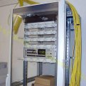 Netzwerkschrank im Aufbau